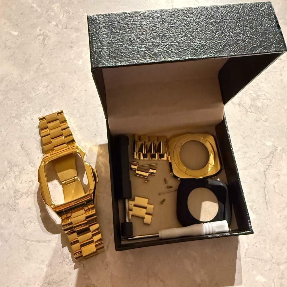 Gold Watch Case
Apple Watch 45mm